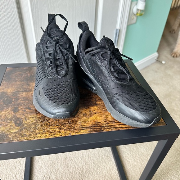 Nike Air Max 270 . 4.5 on boys . 6.5 in women - Picture 4 of 9